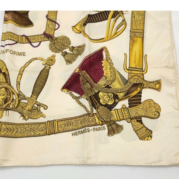 100%Authentic Hermes Carré 90 GRAND UNIFORME Ivory x Gold Silk Scarf W/Box - Picture 12 of 12